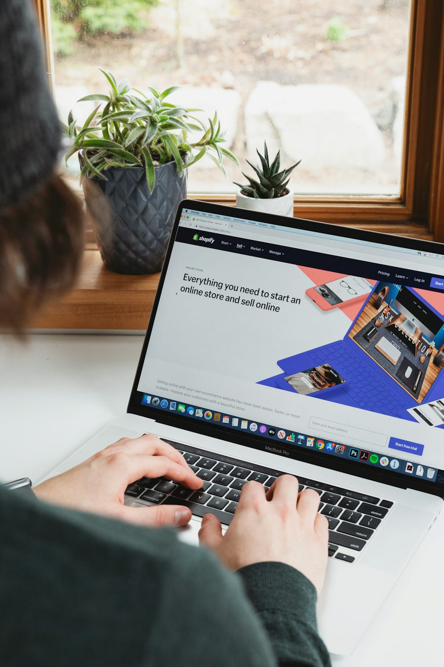 Página web abierta en una laptop